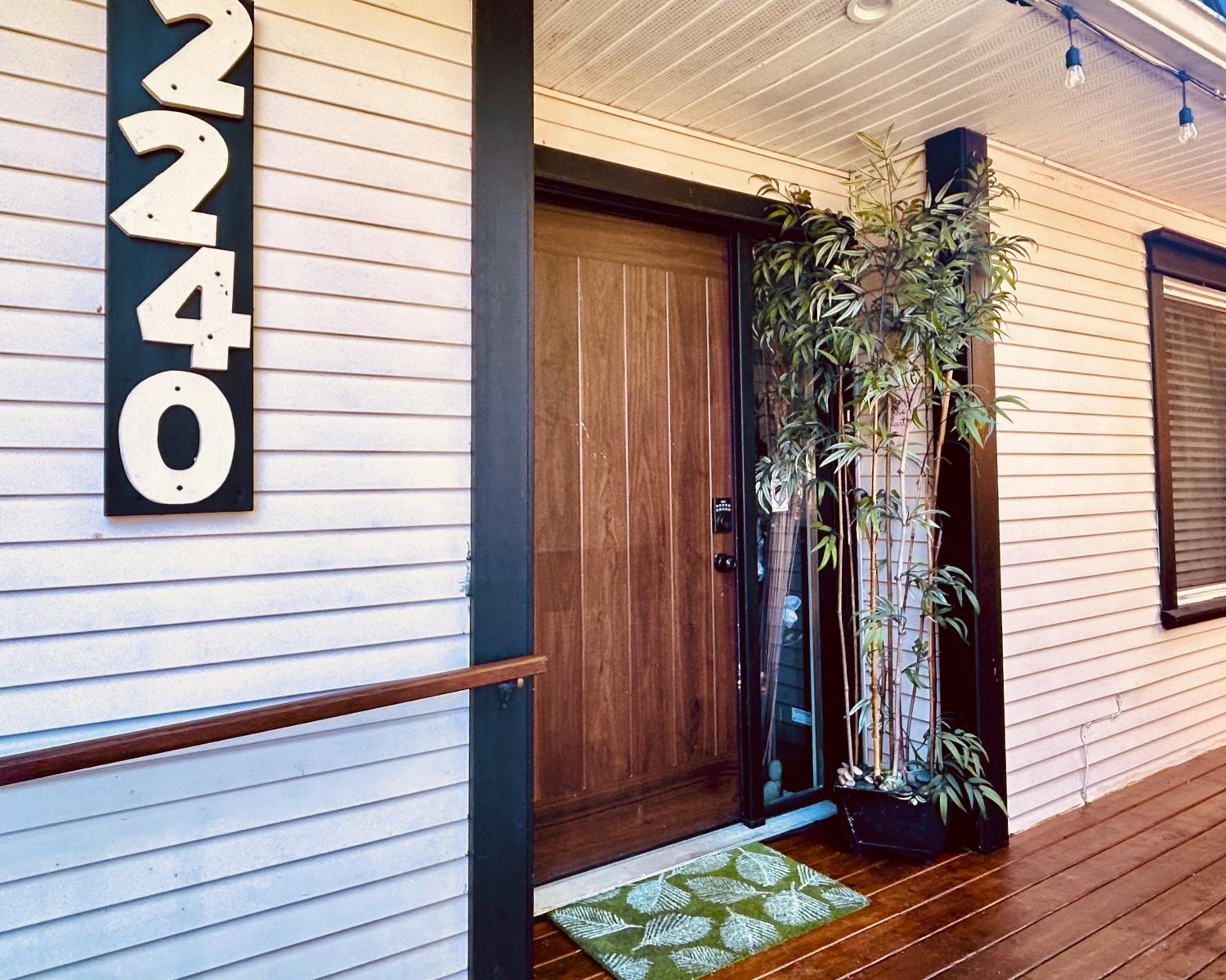 Airport-YVR GuestHouse, Vancouver