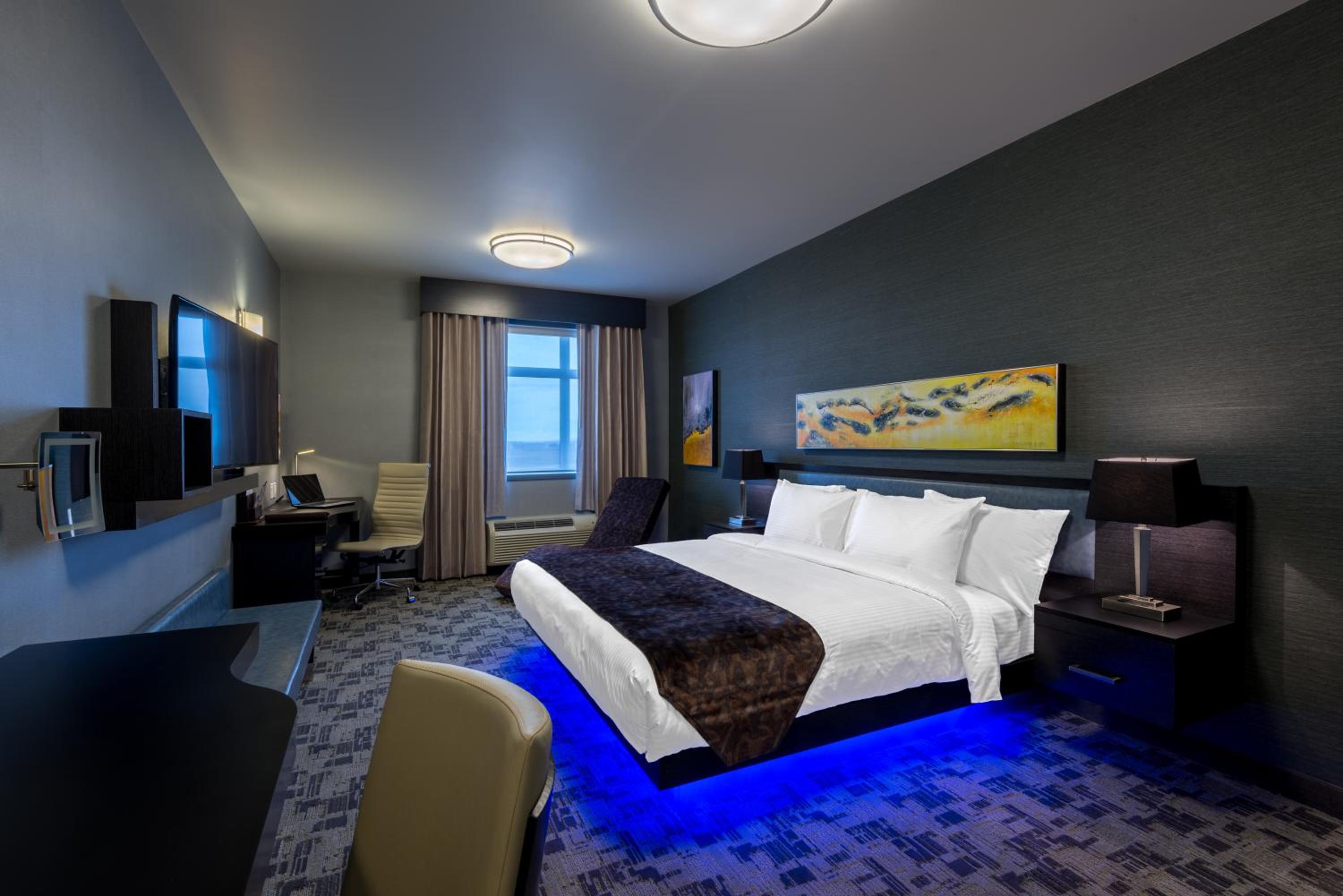 Applause Hotel Calgary Airport by CLIQUE, Calgary