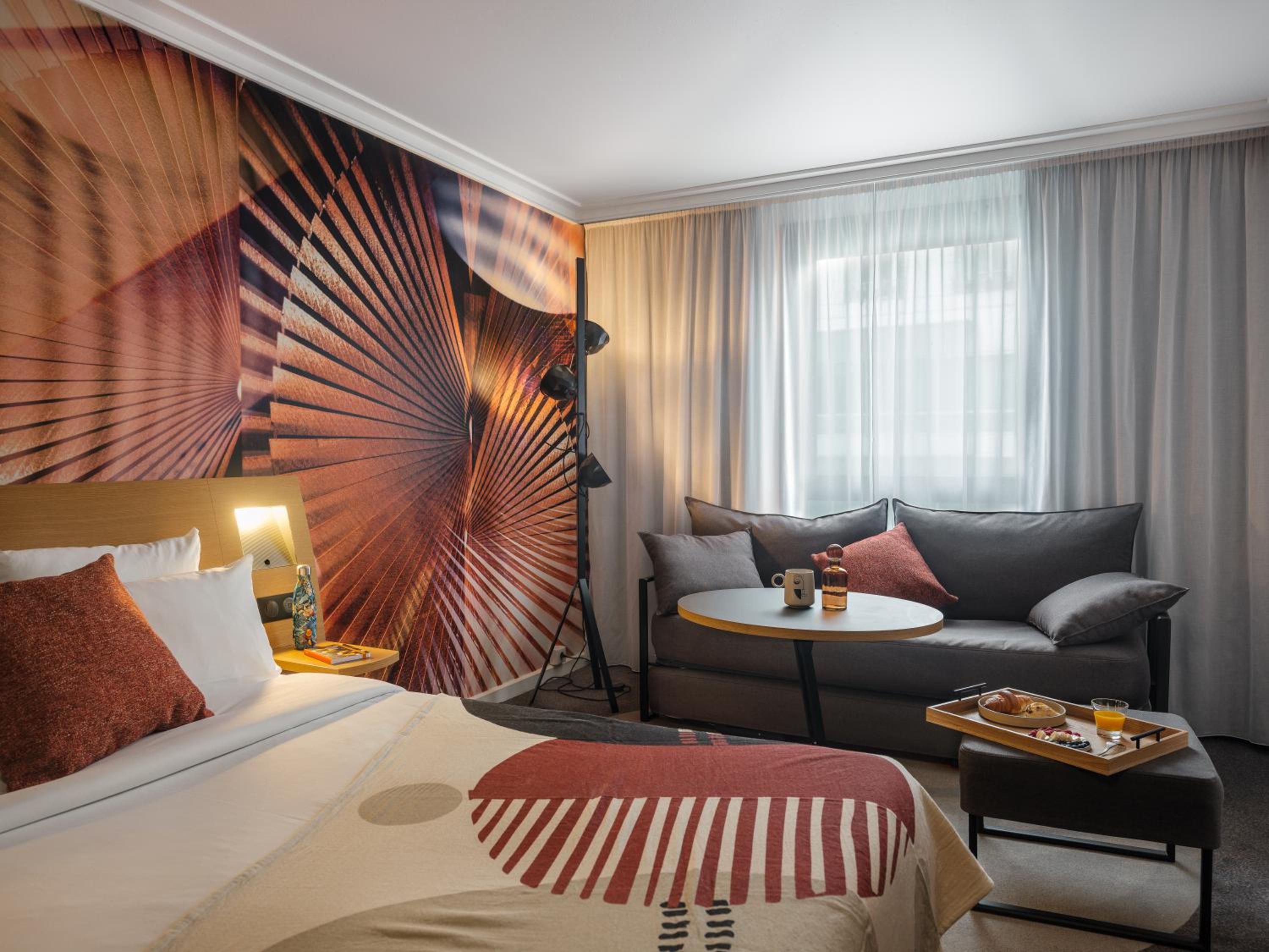 Classic room with double bed and single sofa
