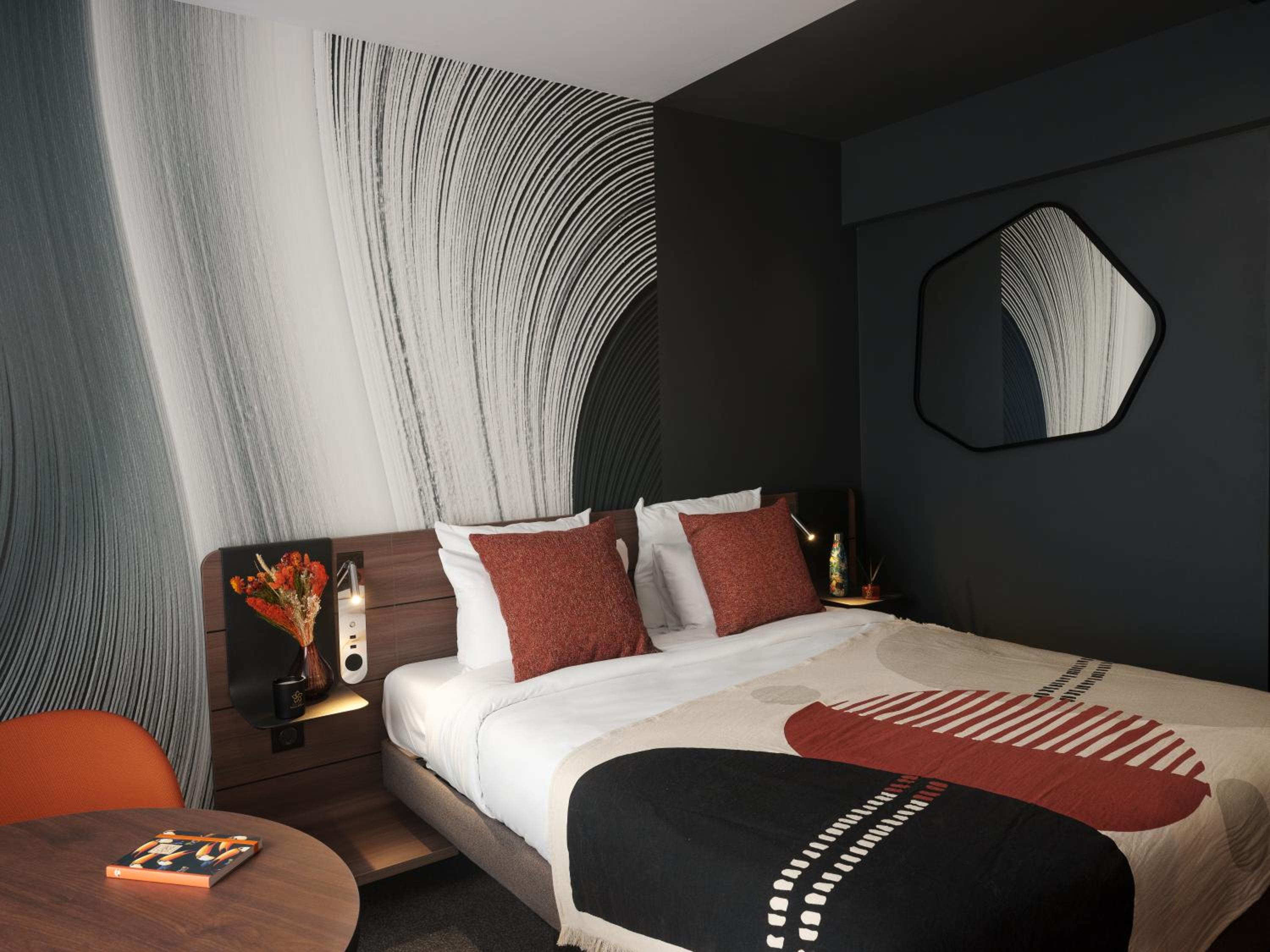 Superior room with double bed and double sofa bed