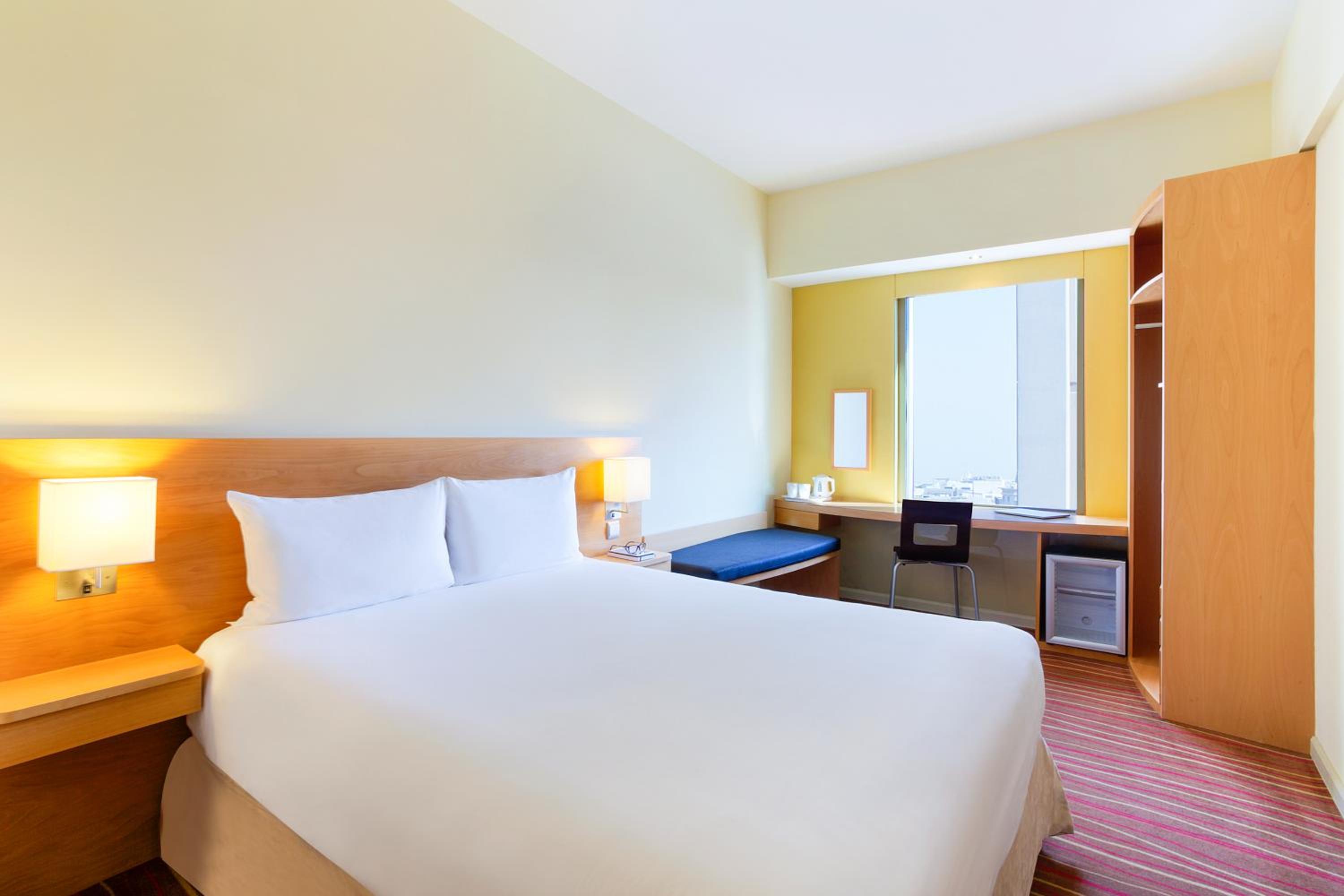 Standard room with 2 single beds
