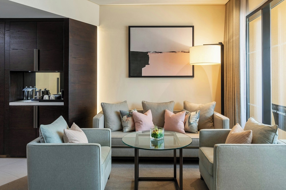 SUPERIOR ROOM, 1 KING BED, BALCONY (VIEW)